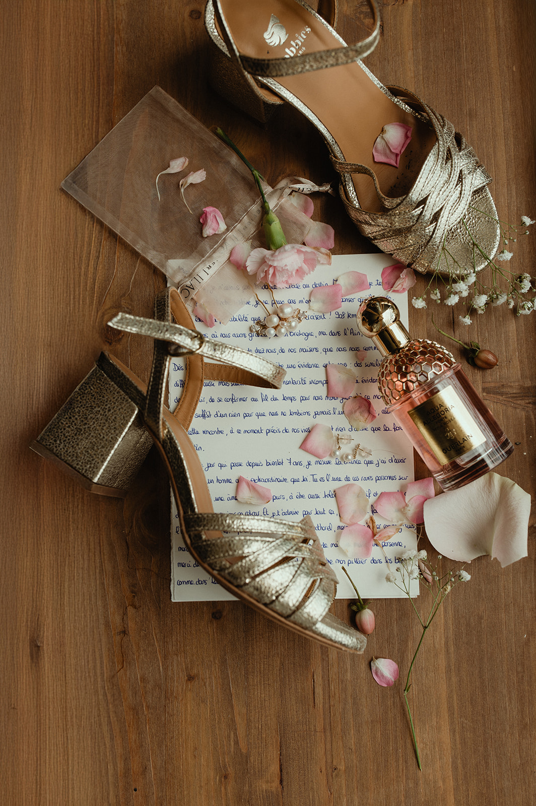 photographe mariage saint etienne detail papeterie et parfum préparatifs photographe mariage saint etienne detail papeterie préparatifs