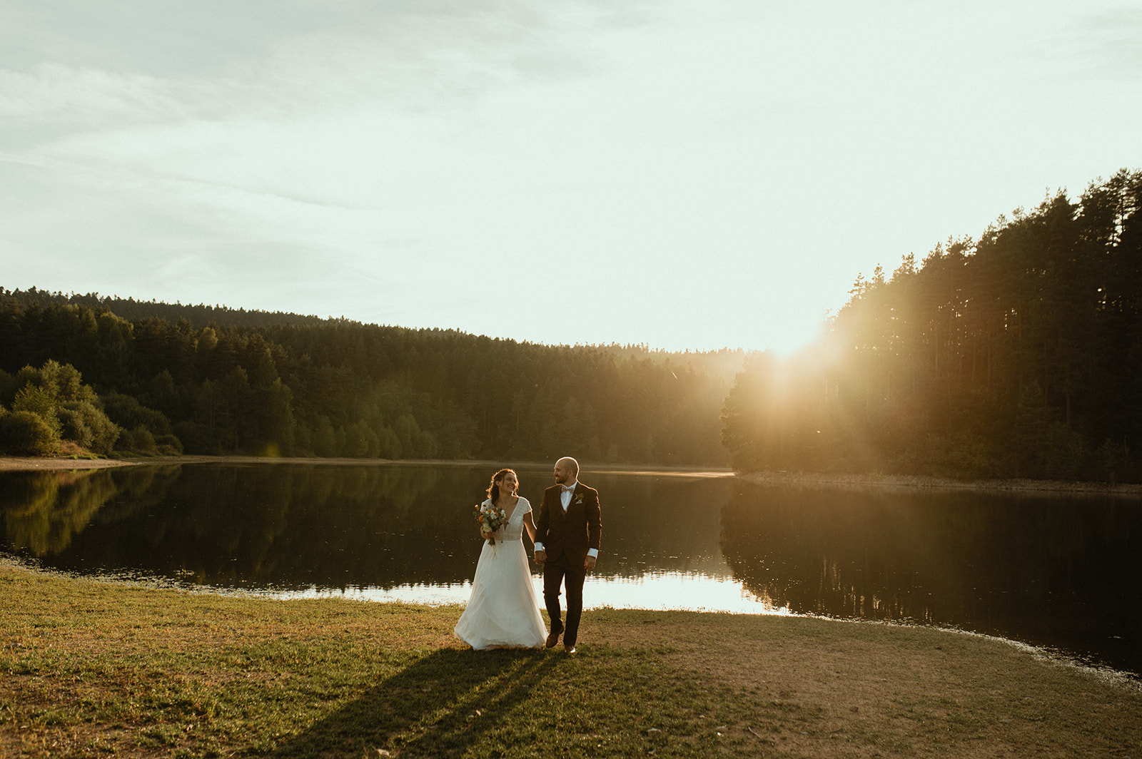 photographe mariage saint etienne séance couple au coucher du soleil