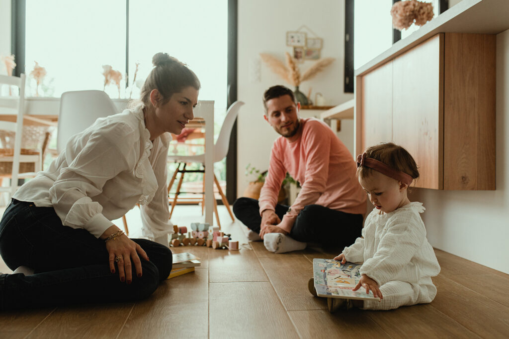 photographe bebe saint etienne parents qui jouent