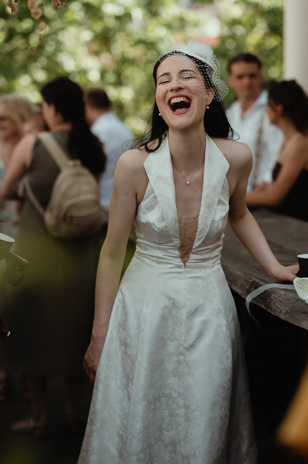 photographe mariage saint etienne mariée qui eclate de rire